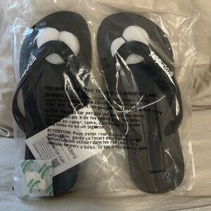 Grounders flip flops